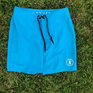 BLUE MANAOLA PRINT BEACH SHORTS